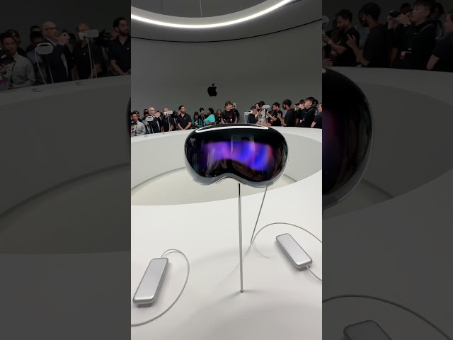 Apple Vision Pro - FIRST LOOK!
