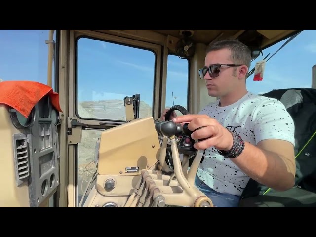 Working With Caterpillar 160H Grader - Operator View