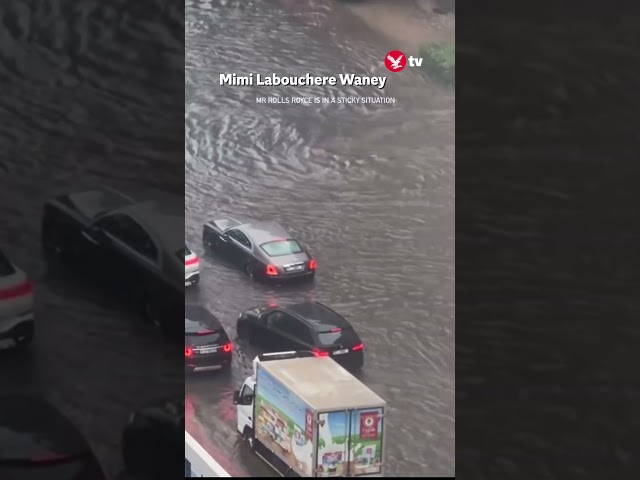 $300,000 Rolls Royce stranded in Dubai flood #shorts #news