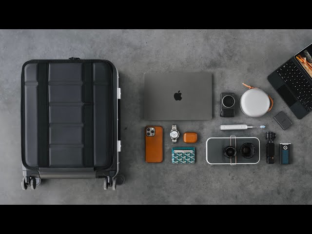 What's in my Travel Bag // Tech + Travel Essentials - Spring 2024!