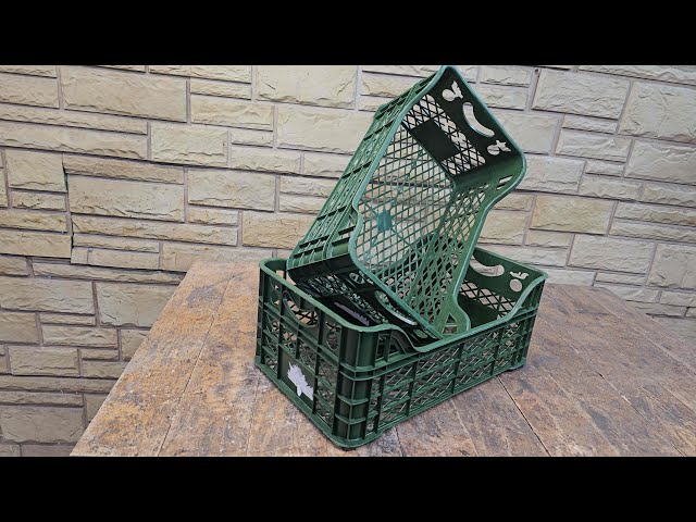Few people know the secret of empty plastic vegetable crates. A brilliant idea !
