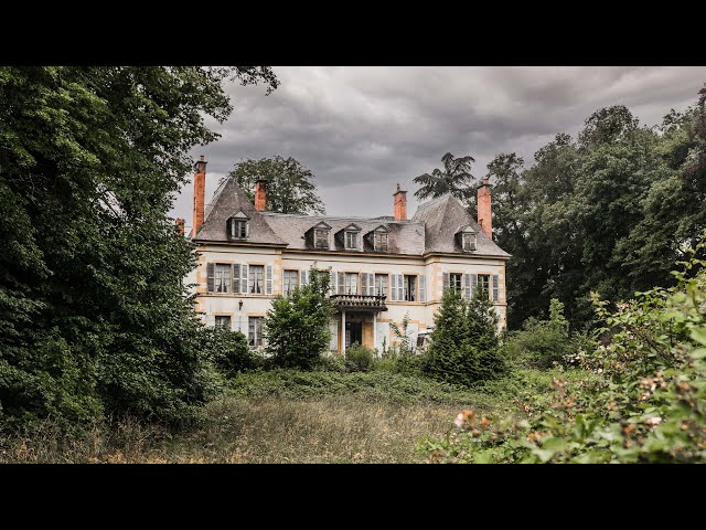 Exploring a $10,000,000 Abandoned Mansion with Everything Still Inside