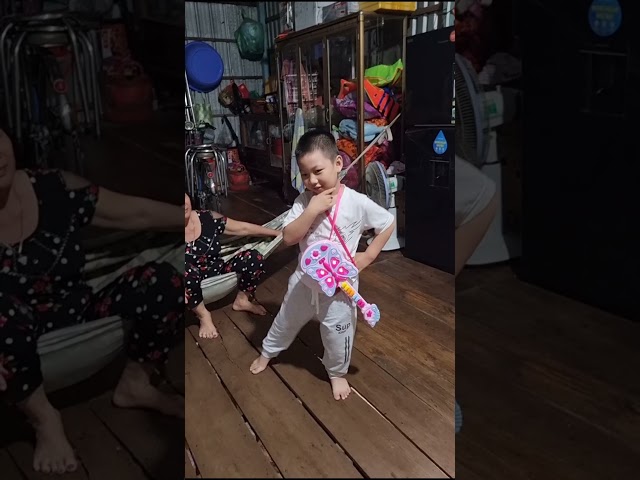 kid loves to dance