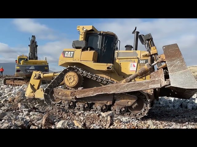 Caterpillar D9T Bulldozer Ripping The Ground - Diastasi Ateve