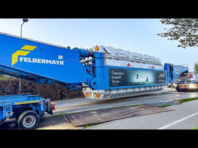 300-Tonnen-Transformator fährt durch Braunau am Inn