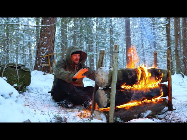 Winter Bushcraft - Wall of Fire - Surviving Freezing Cold