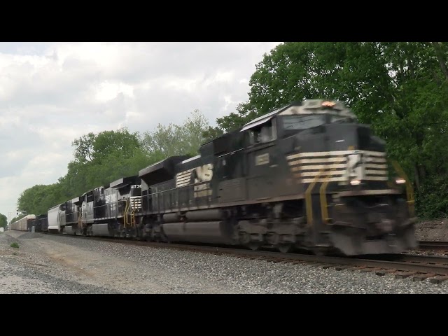 NORFOLK SOUTHERN EMD SD70ACE Southbound Mix Freight