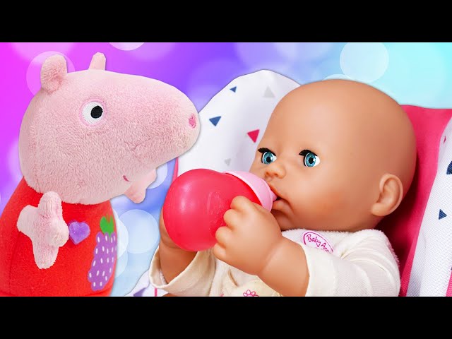 Pretend play feeding baby doll & feeding time with baby dolls. Baby Alive doll videos for kids.