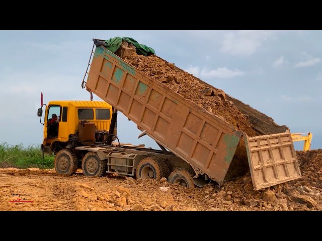 Power Truck Dumper Construction Soil Spread Partner Jobs Operating Komatsu Bulldozer Roller