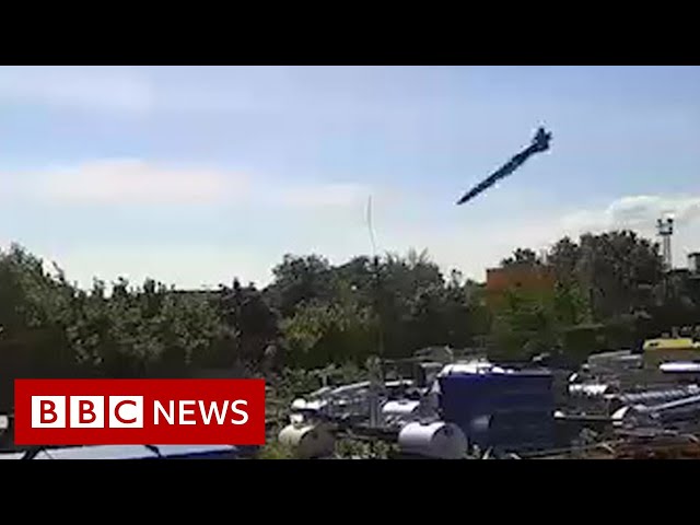 CCTV shows Russian missile striking Ukrainian shopping mall - BBC News