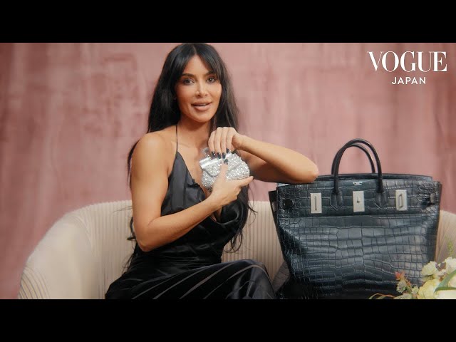 キム・カーダシアンのバッグの中身は？大量の美容アイテムから最新トレンドをチェック。 | In The Bag | VOGUE JAPAN