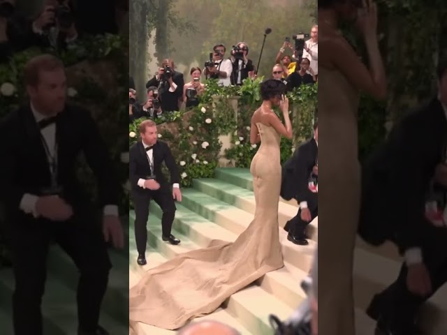 Tyla Just Made An Iconic Entrance To Her First Ever Met Gala | ELLE UK