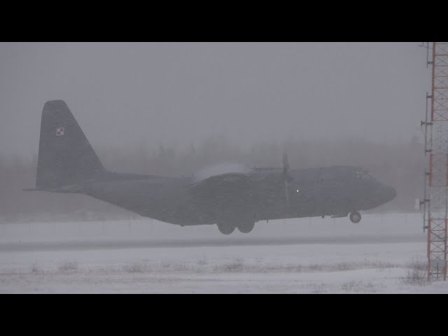 Polish Airforce - Lockheed C-130E Hercules - Snowstorm Landing