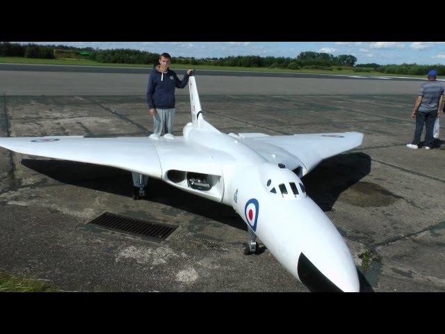 ONBOARD CAMS GIANT RC 1/5 SCALE AVRO VULCAN XH558 MARTIN WITHERS ELVINGTON LMA RC AIRCRAFT SHOW 2014
