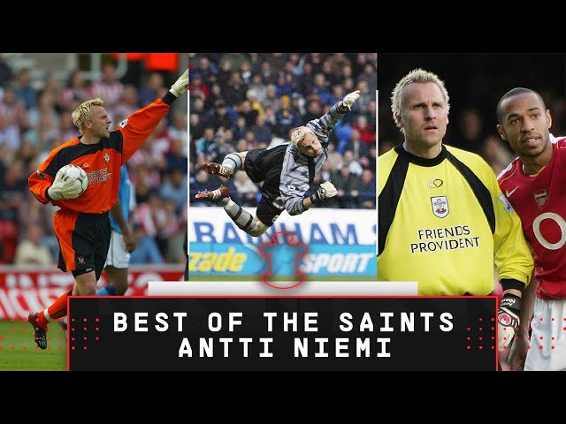 "THAT MUCH LOWER AND IT WAS IN!" 🤏 Antti Niemi remembers his Southampton best bits