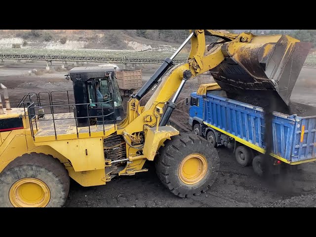 Huge Caterpillar 992G Wheel Loader Loading Coal On Trucks With One Pass - Sotiriadis/Labrianidis