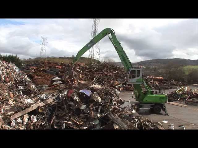 SENNEBOGEN - Scrap Handling: 830 Mobile Material Handler loading scrap into shredder at SIMS, UK