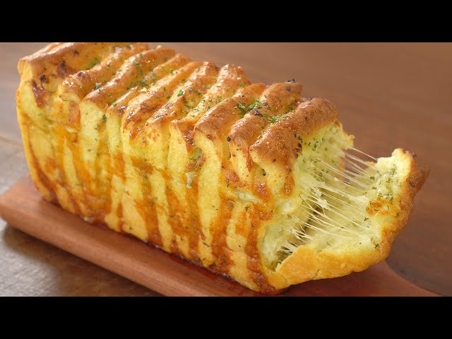 Fluffy and Soft, Cream Cheese Garlic Bread Recipe :: The Whole Family Loves It