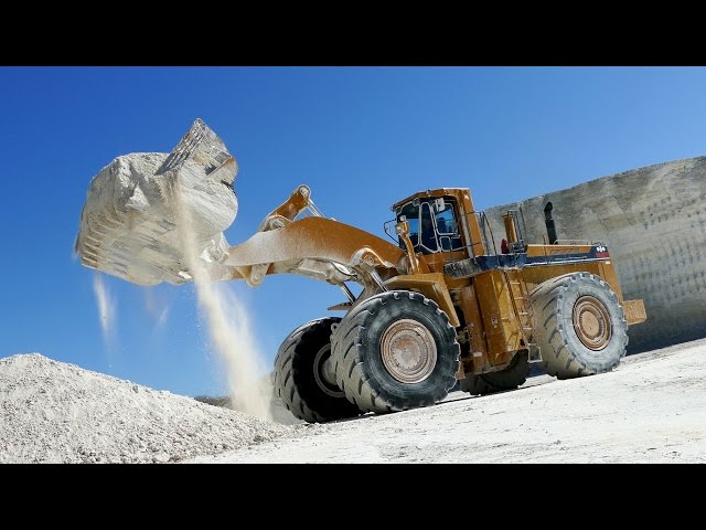 HUGE Wheel Loader Working in A Lime Quarry | Komatsu WA800 | Dankalk