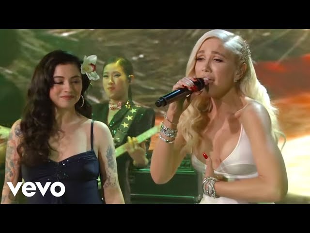 Gwen Stefani - Feliz Navidad (Live On Jimmy Kimmel Live!/2018) ft. Mon Laferte