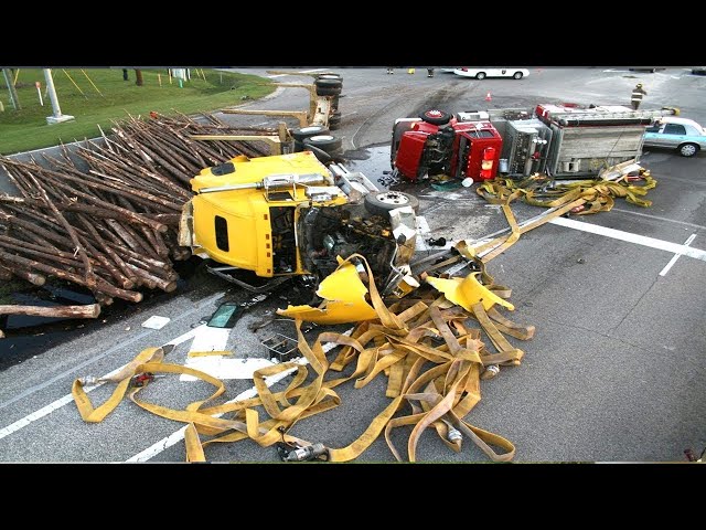 Extreme Crazy Dangerous Giant Truck Driving Skill - Fastest Logging Wood Truck Operator At The Work.