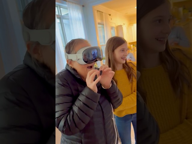 Mom’s hilarious reaction to seeing dinosaurs in her house with VR 😂❤️