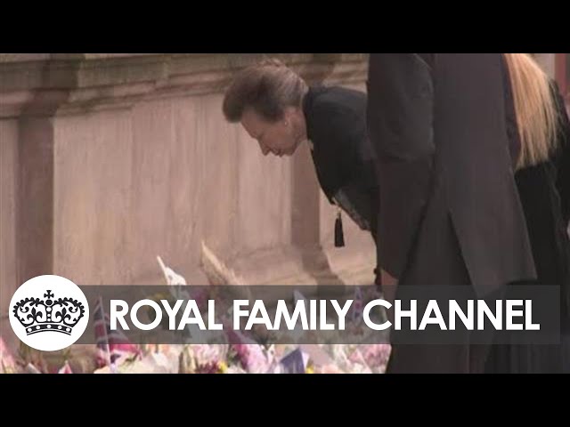 Applause for Princess Anne as she Views Tributes in Glasgow
