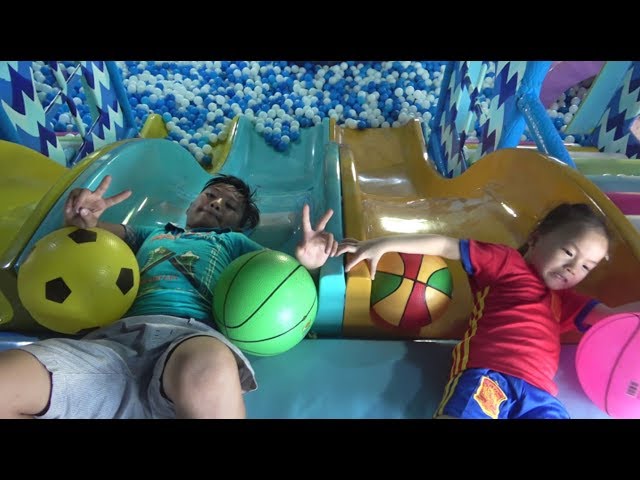 ABCkidTV Misa learn color with football at indoor playground family fun - Nursery rhymes for baby