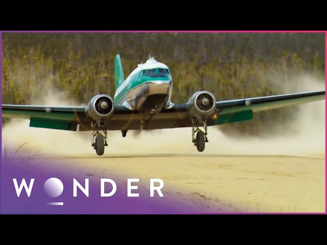 DC-3 Faces Tough Landing On Makeshift Sand Strip | Ice Pilots NWT | Wonder