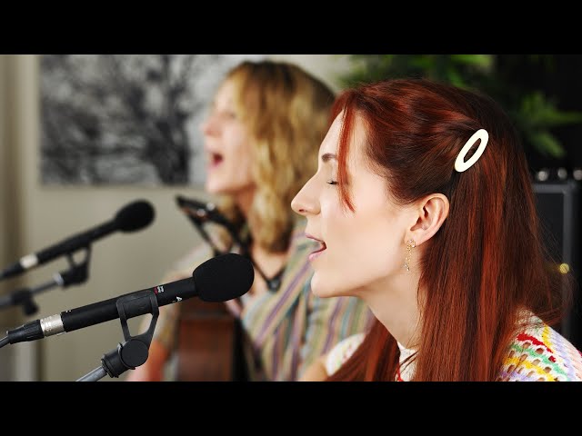 Catch The Wind - MonaLisa Twins (Donovan Cover) // MLT Club Duo Session