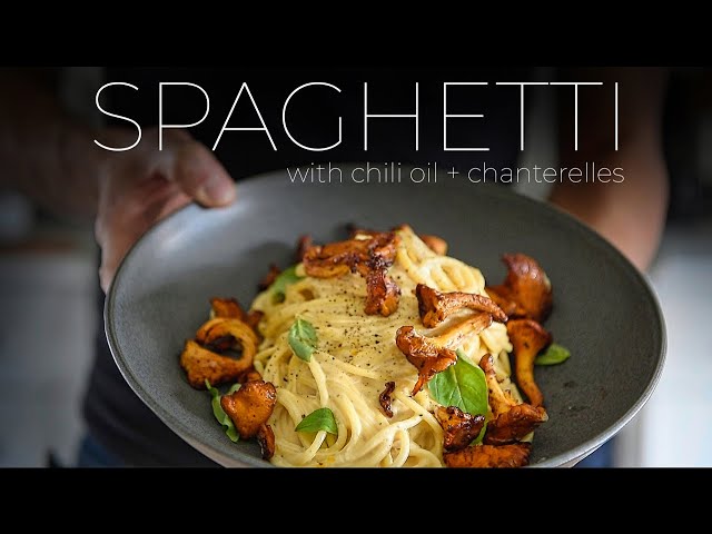 This amazingly creamy Chili Oil Spaghetti Recipe is a weeknight PASTA-BILITY