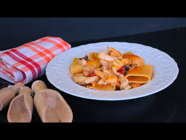 Paccheri with cuttlefish and cherry tomatoes, easy recipe