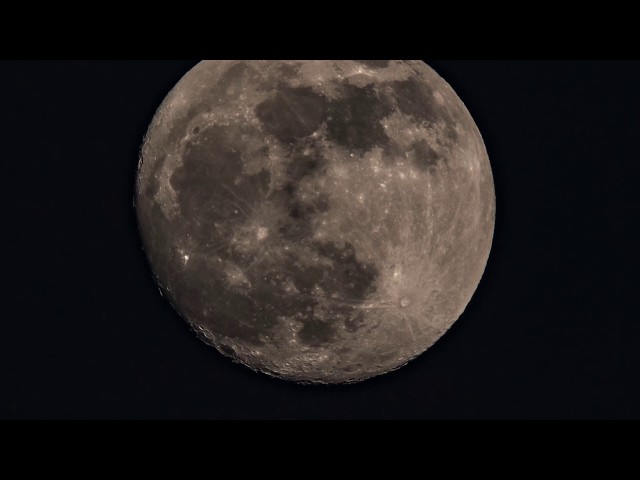 Shooting the Moon with the Sony A7R III and the GM 100-400mm plus 2x TeleconverterI