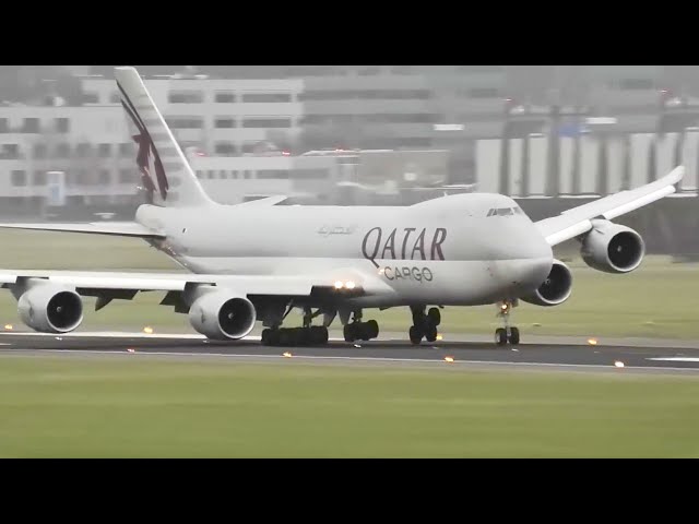 747 Engine Nearly Hits The Runway