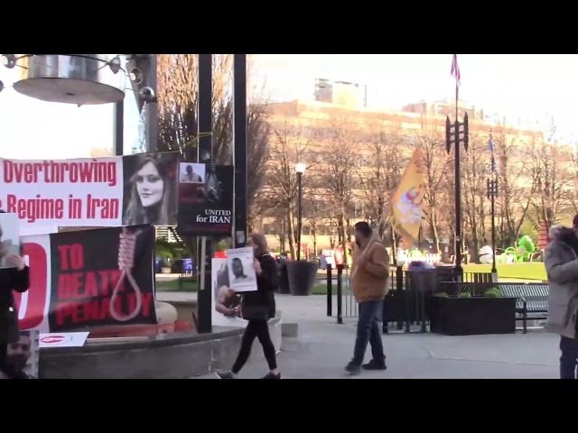 سرود زن زندگی آزادی 4 شنبه 24 آوریل2024  ذر دفاع از توماج صالحی در میدان مل لستمن