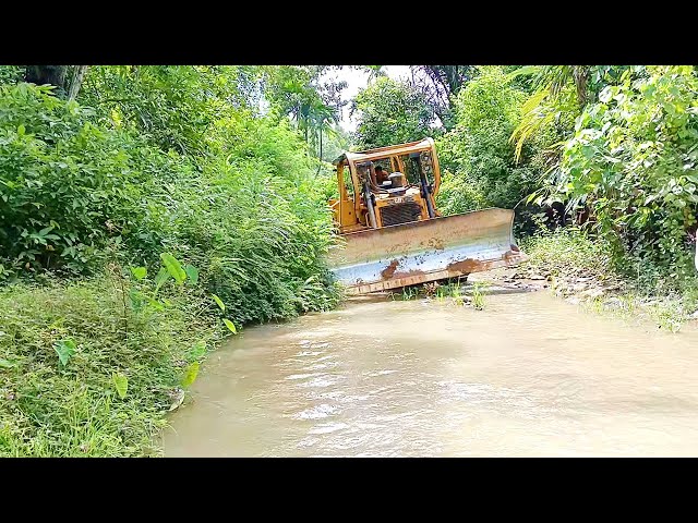 Reckless Walking on the River and Crossing the River, Bulldozer D6R XL Almost Drowned