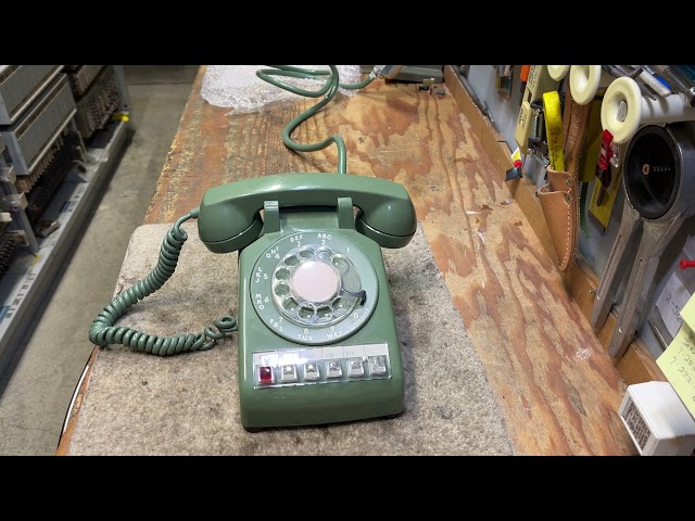 Western electric 565HL hold and 4 line with last position turnkey. 1A2 phone