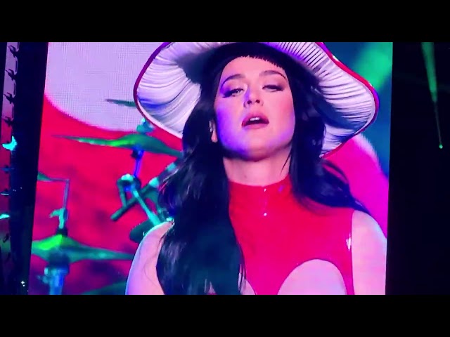 ET - Katy Perry - Hilton Conference