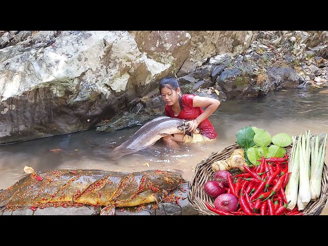 Amazing catch a big catfish for food of survival - Big fish grilled spicy chili for dinner