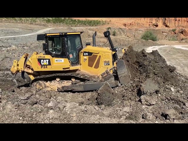 Caterpillar D7E Bulldozer Pushing Soil - Interkat SA