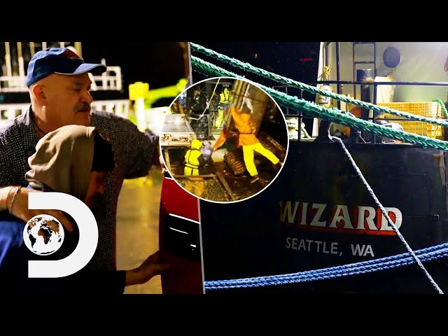 Wizard's Crewmate In SEVERE CARDIAC PAIN Rushed To The ER! | Deadliest Catch