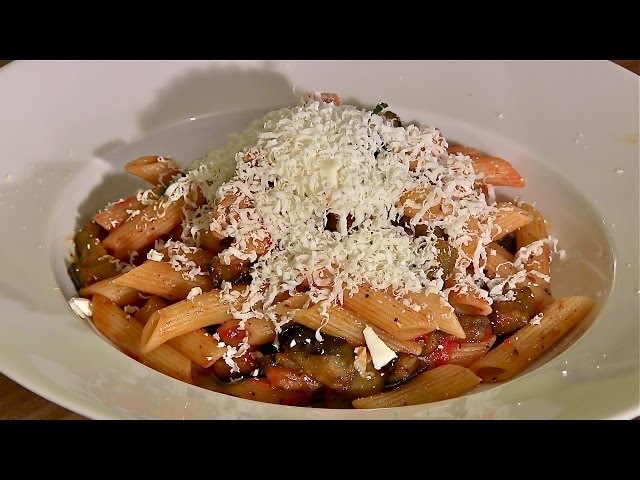 Pasta-Spaghetti alla Norma-Vegetarische Pasta Sauce-Tomatensauce mit Auberginen