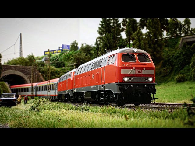 The rabbit ist back! Pure diesel power on the model railroad. Roco Class 218 433-1 MTU 4000