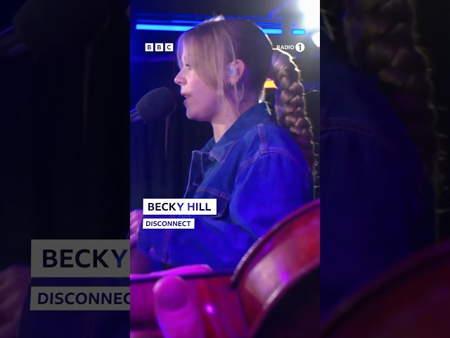 becky hill performing ‘disconnect’ in the #livelounge 🤯 #beckyhill #livelounge #livemusic #radio1