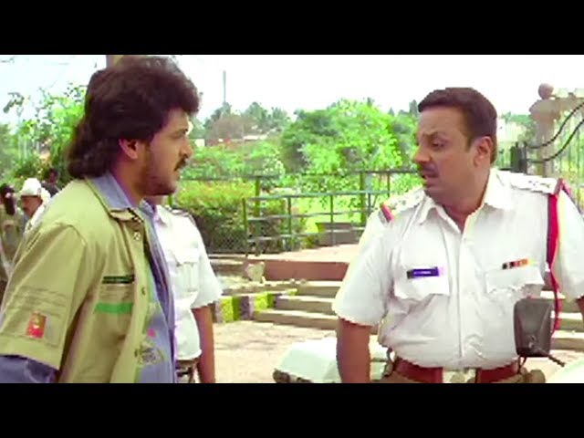 Police Stop Upendra For Licence | Kannada Matinee