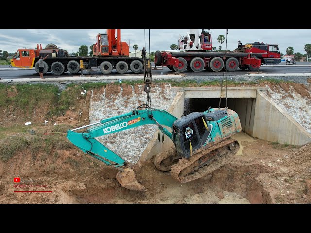 Incredible Excavator Sinking Buried​ In Mud Heavy Recovery Powerful Crane Equipment Helping