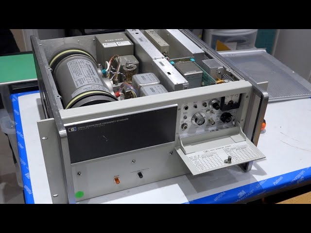 How an Atomic Clock Really Works: Inside the HP 5061A Cesium Clock