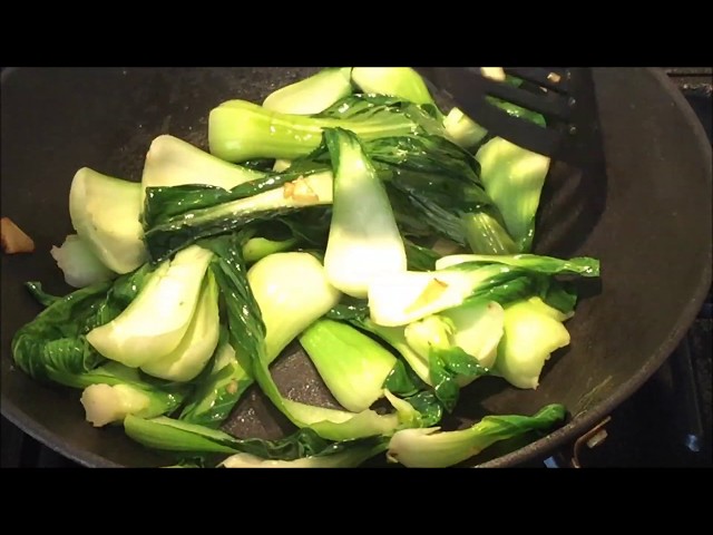炒上海青怎么做才能清脆爽口还能保持蔬菜原有的清香。How to cook Bok Choy stir fry.