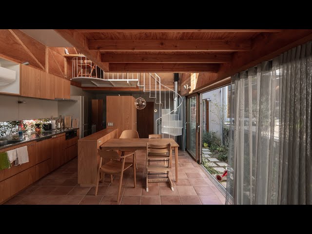 How These Two Japanese Homes Have Been Designed Around a Shared Garden