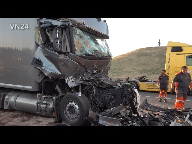 19-07-2022 - VN24 - Serious truck accident at Kamen cross A2 in Germany